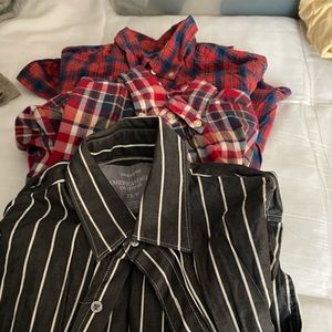 3 long sleeve American Eagle button up shirts